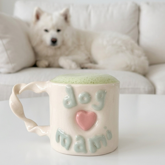 taza dog mami con corazón en relieve