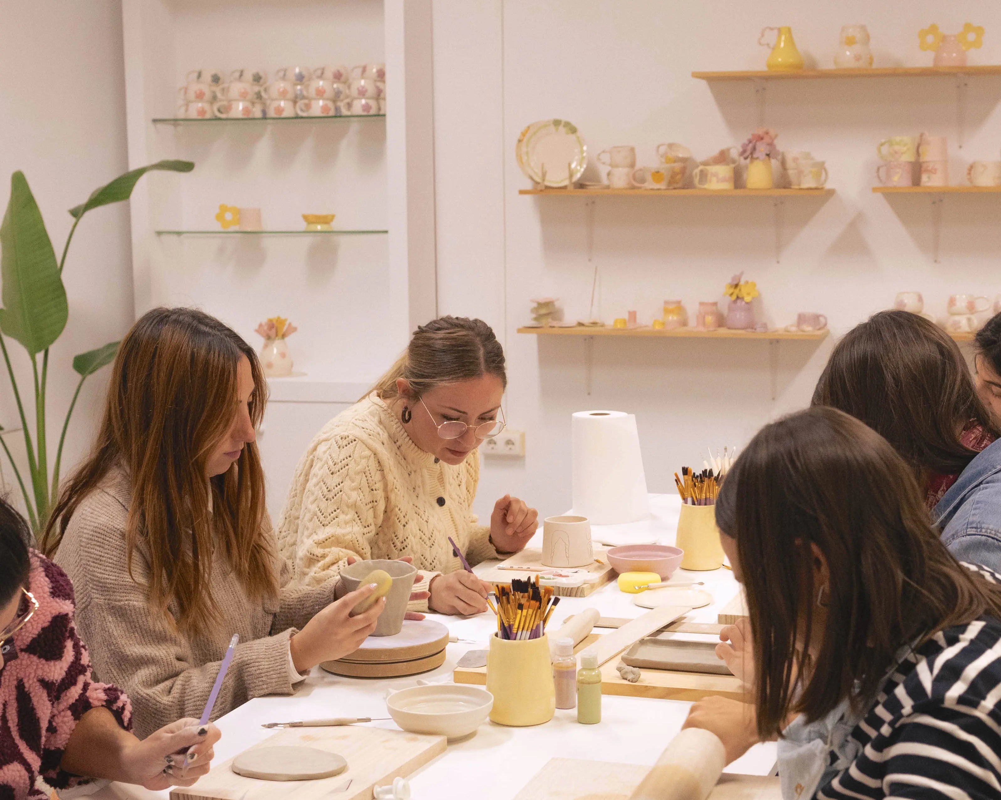 Talleres de cerámica en Almansa. Vive una Navidad creativa con Pipa and Happy