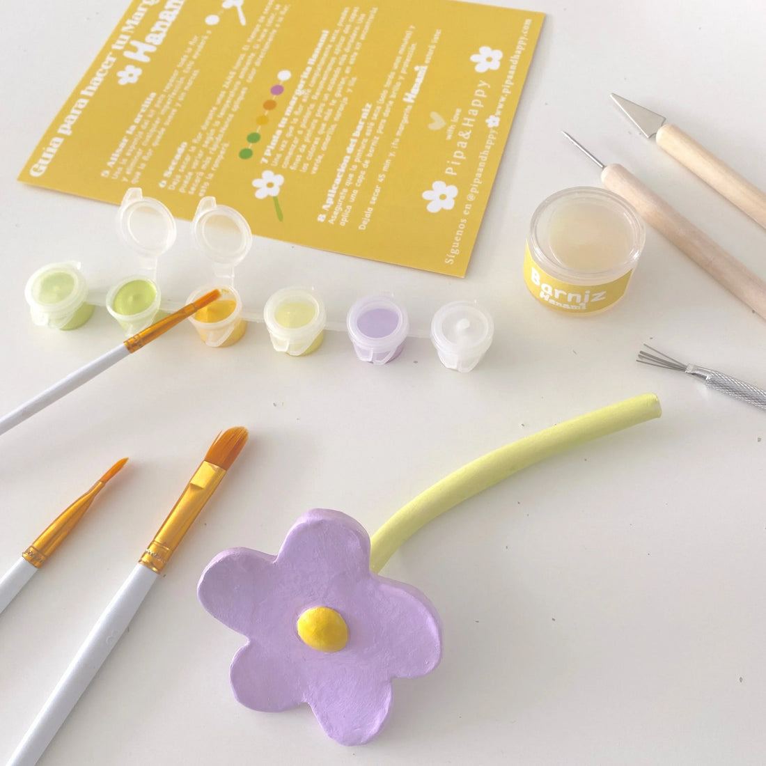 Si te apasionan las manualidades, la cerámica o simplemente te encantan las flores, este kit está hecho para ti.