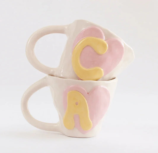 Tazas de cerámica con iniciales. Taza con inicial