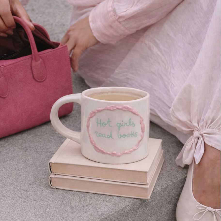 ¡Solo queda una! Taza Hot girls read books