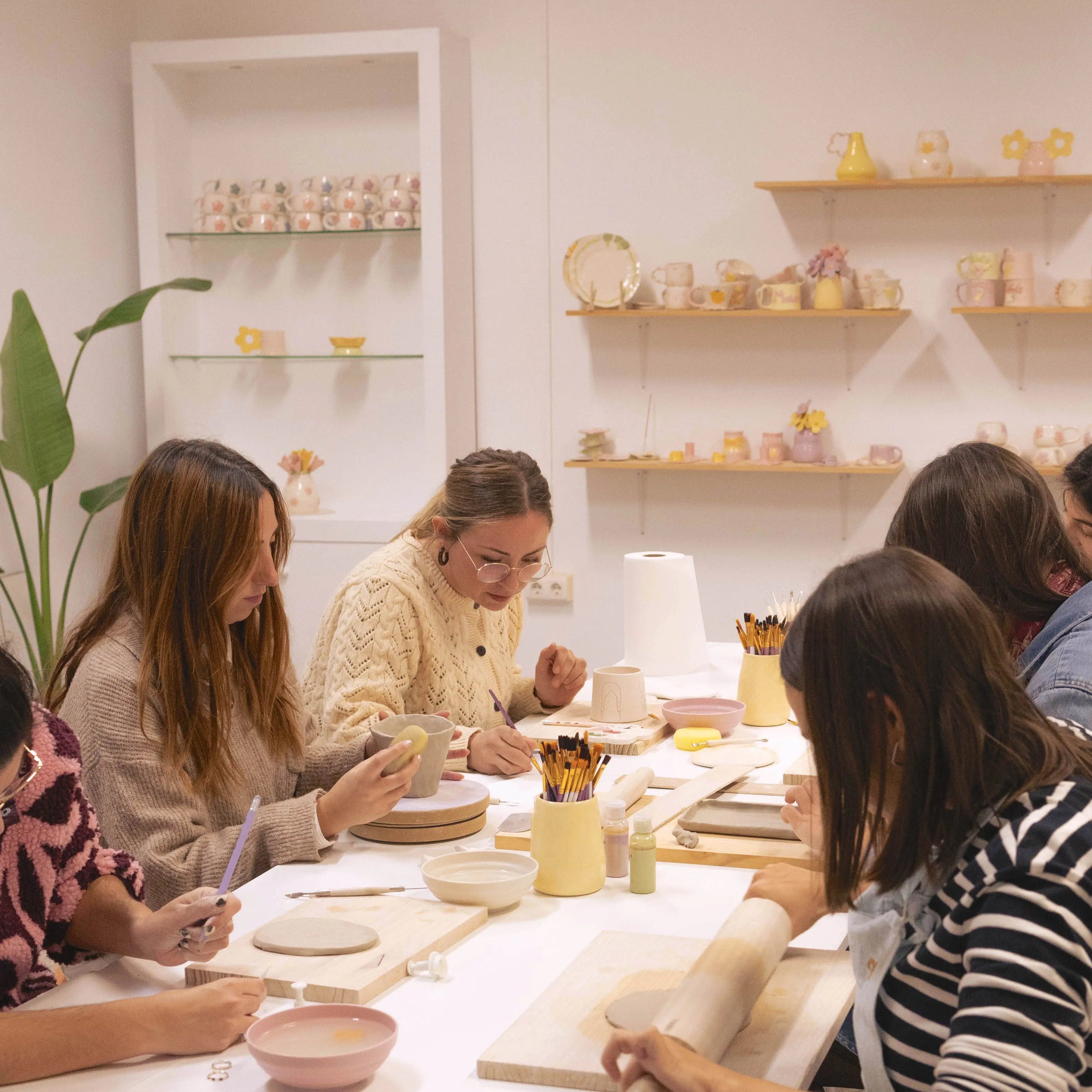 ¡Descuento últimas horas disponible! BONO TRAE UN AMIG@ _ Taller de ocho clases de cerámica- Reserva