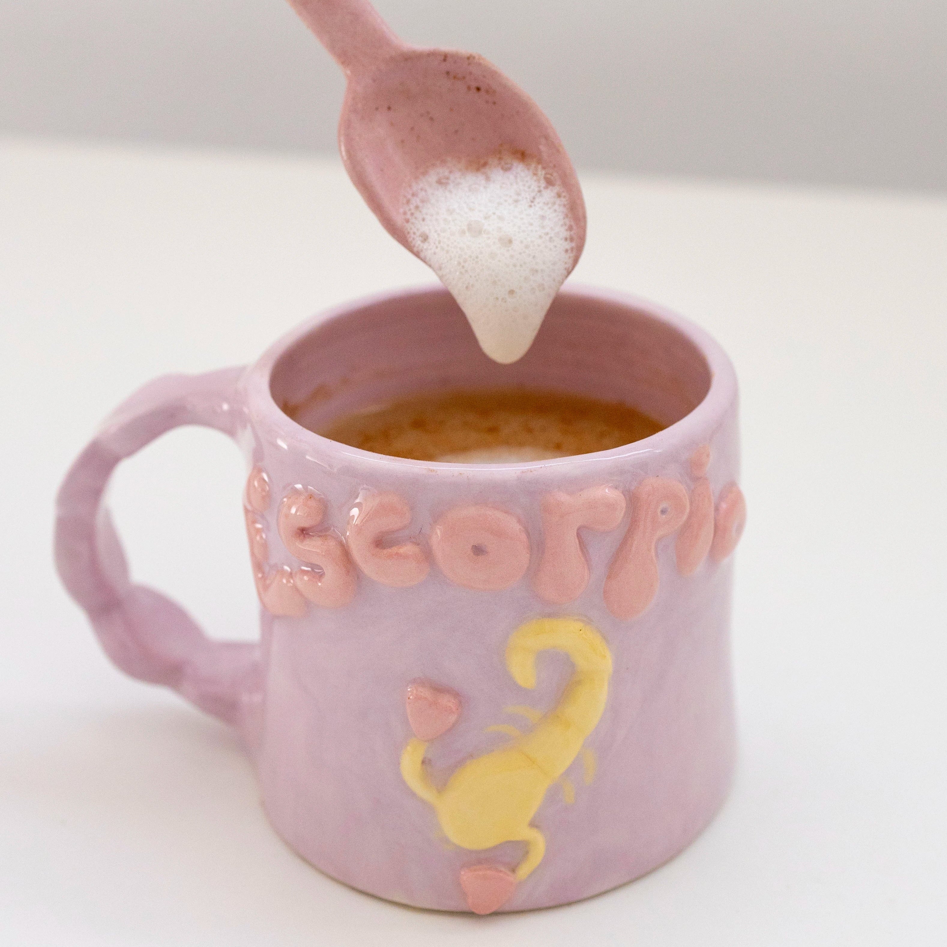 ¡Solo quedan dos! Taza Escorpio_  Colección horóscopos