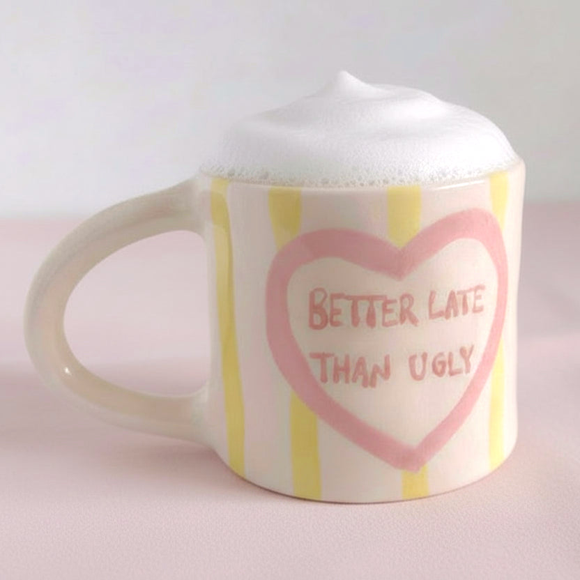 ¡Solo quedan dos! Taza Better late than ugly