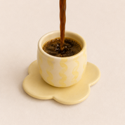 Taza Sunny Espresso con plato de cerámica hecha a mano y pintada a mano por Pipa and Happy