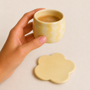 Taza Sunny Espresso con plato de cerámica hecha a mano y pintada a mano por Pipa and Happy
