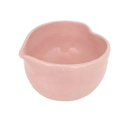 bowl con forma de corazón en rosa pastel para hacer matcha 
