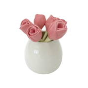 set para regalo de jarron de cerámica con rosas hechas a mano de pipa and happy 