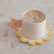 taza de cerámica artesanal con asa en forma de flor hecha a mano ideal para espresso