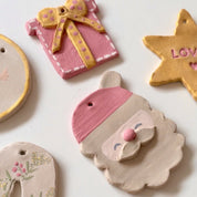 taller de cerámica para hacer tus propios adornos navideños
