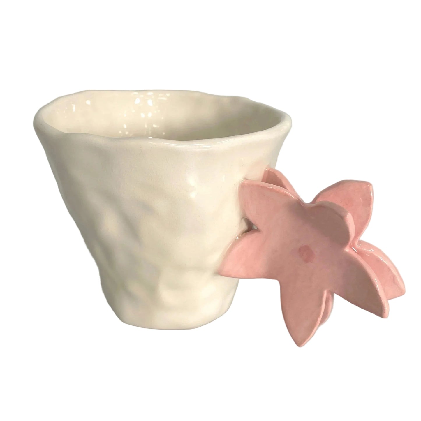 taza de cerámica hecha a mano con asa de flor rosa pastel