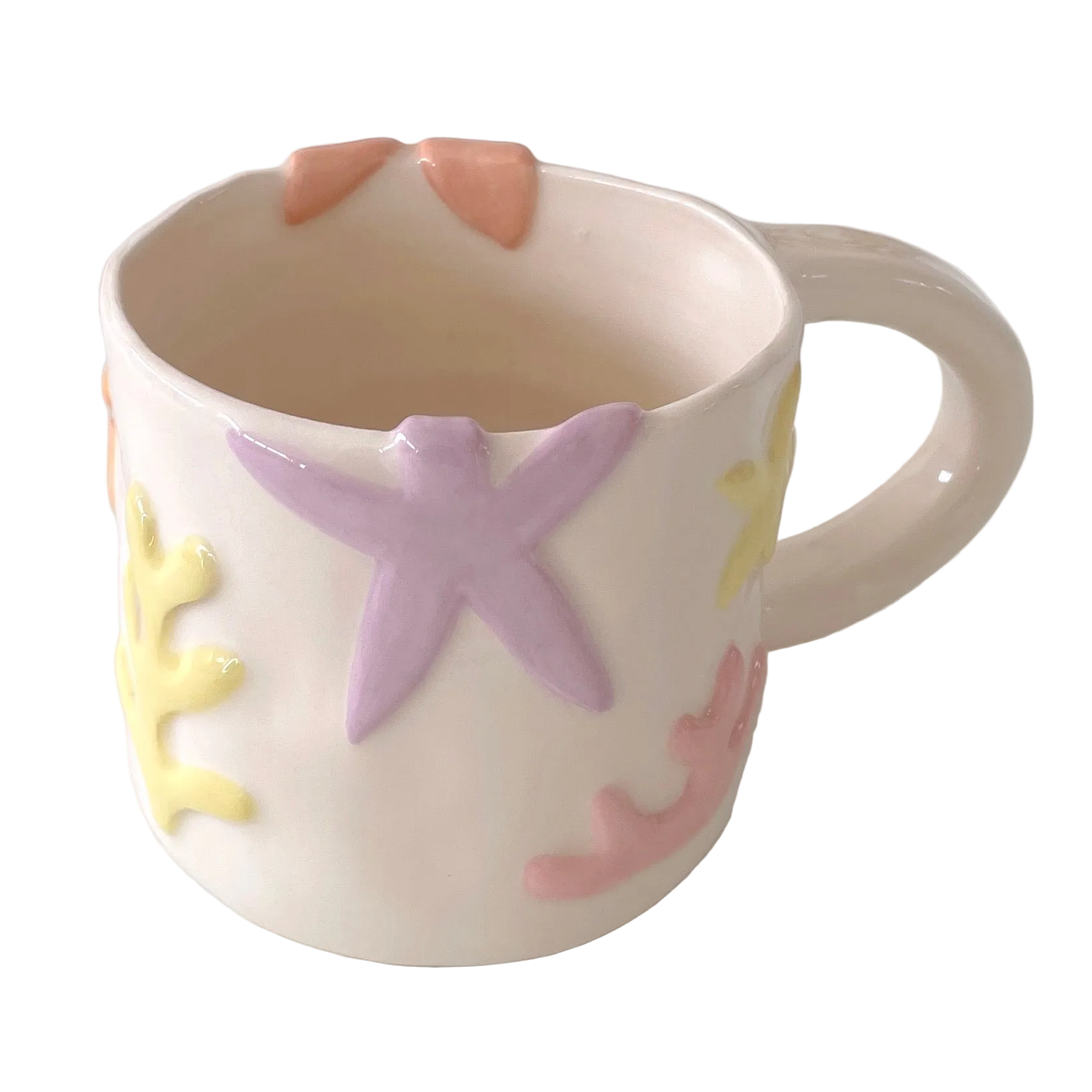taza coral con relieves de estrellas y corales