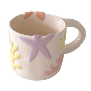 taza coral con relieves de estrellas y corales