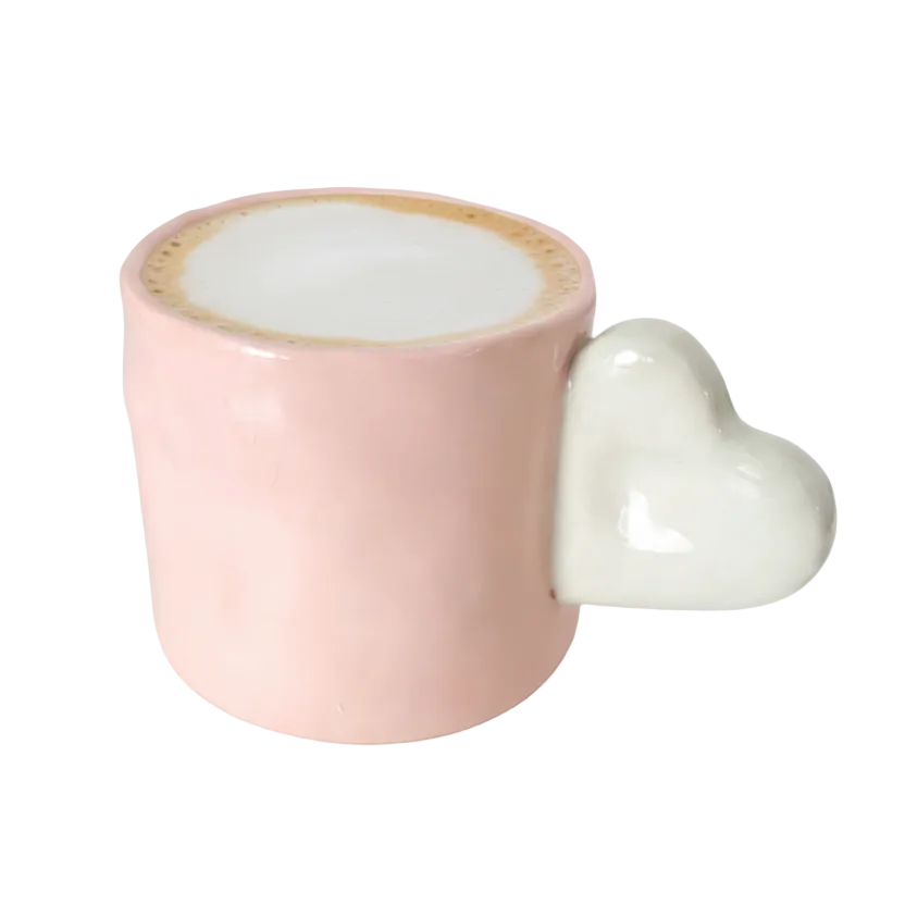 taza de ceramica color rosa pastel y asa de corazón