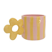 taza de cerámica con asa de flor y rayas a amarillas y rosas hecha a  mano 