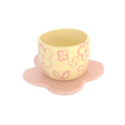 taza espresso con flores pintadas en rosa