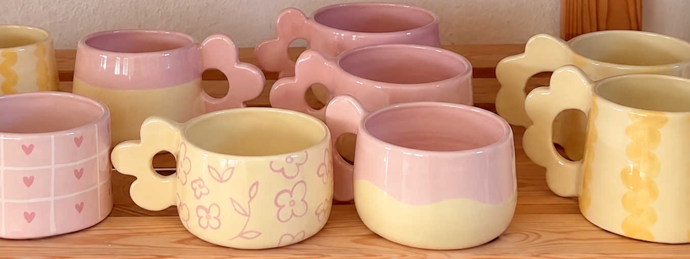 tazas_de_ceramica_con_asa_de_flor_copia_2.png