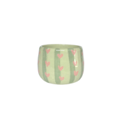 tazas de espressso con rayas verdes y corazones rosa pastel 