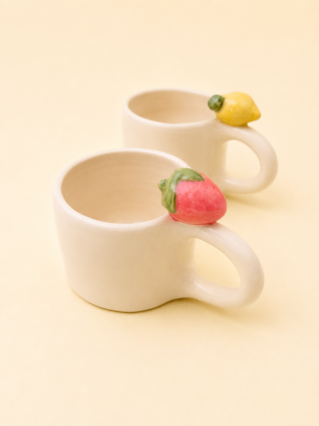 tazas_de_limon_y_fresa_hechas_a_mano.png
