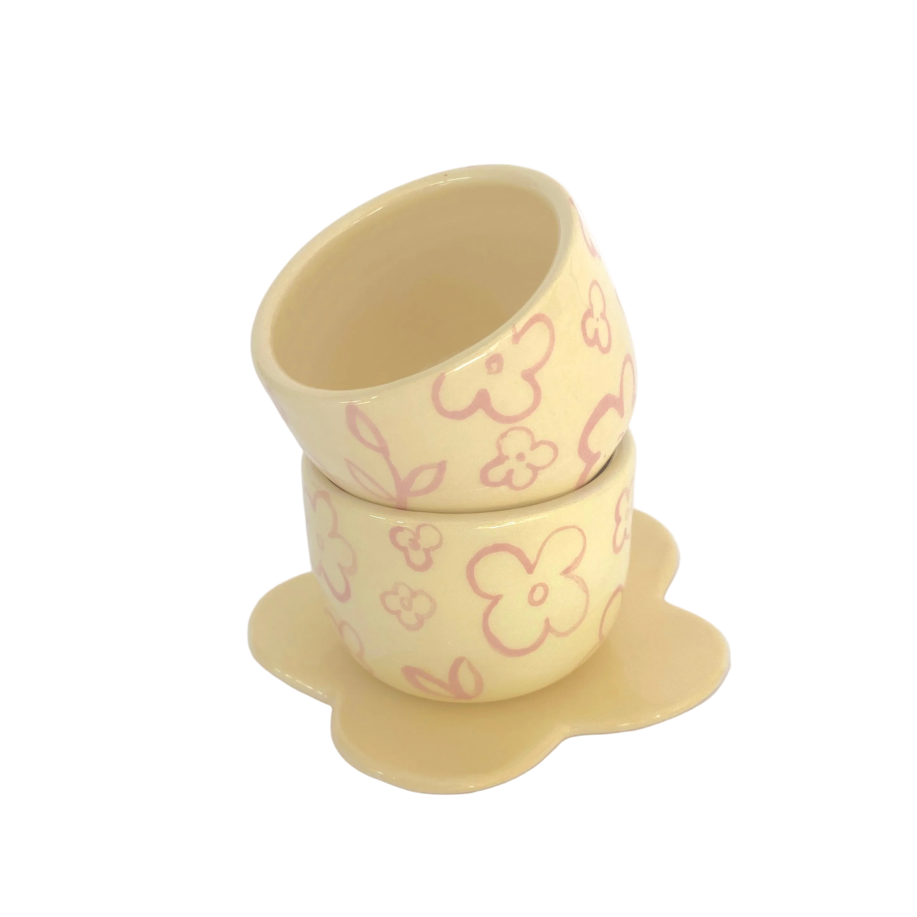 taza espresso con flores pintadas en rosa