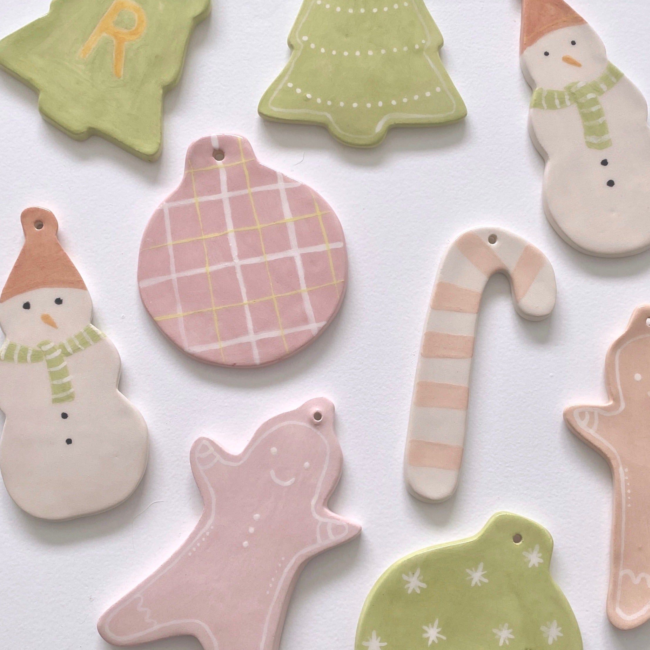 taller de cerámica para hacer tus propios adornos navideños